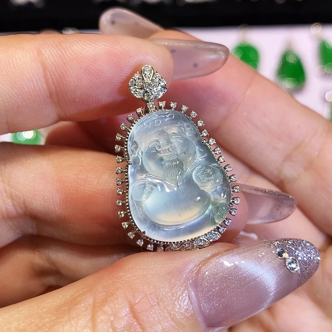 翡翠18K金镶嵌颈饰吊坠