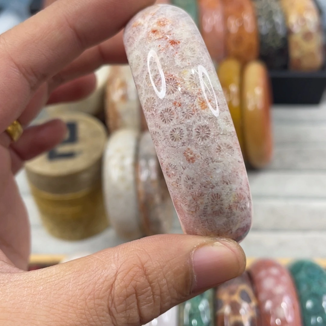 未镶嵌手镯硅化玉