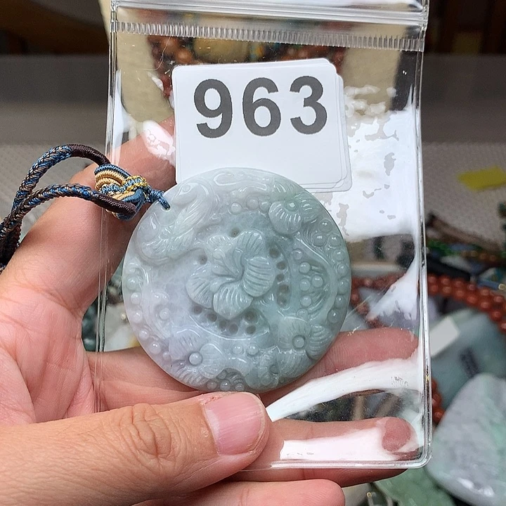 翡翠未镶嵌颈饰静**呐翡翠