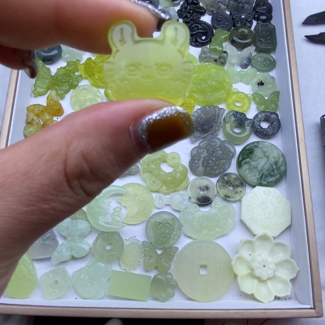 蛇纹石玉未镶嵌颈饰