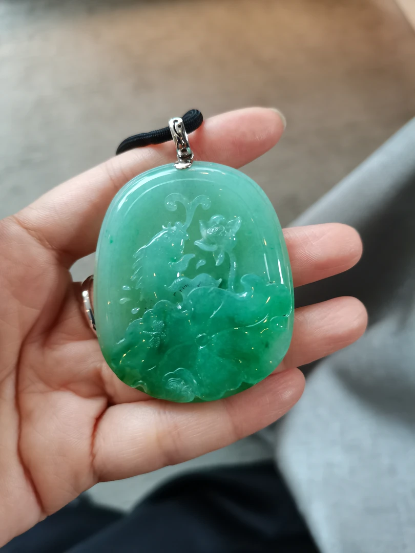 翡翠a货年年有余吊坠