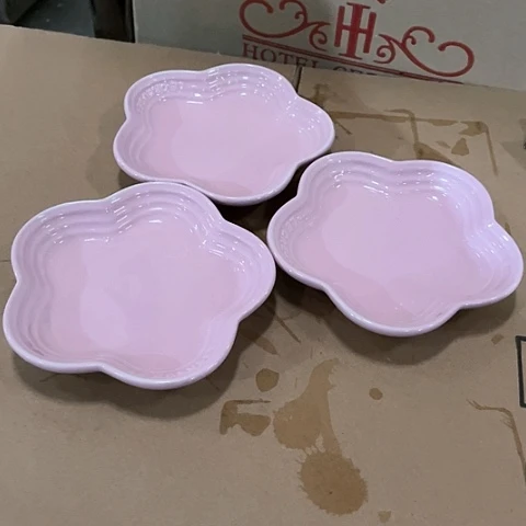 微瑕， 不能明火，口径12厘米，高度1.，3个梅花粉