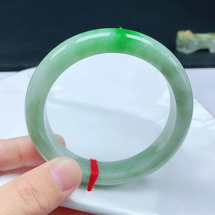 翡翠手镯未镶嵌天然翡翠手镯