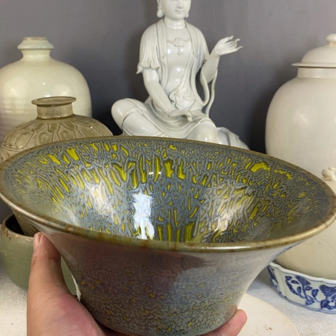 建碗斗笠的黄色的