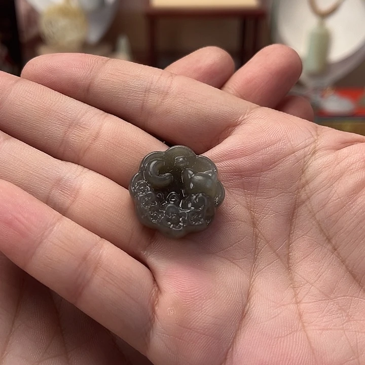 颈饰未镶嵌和田玉月亮猫