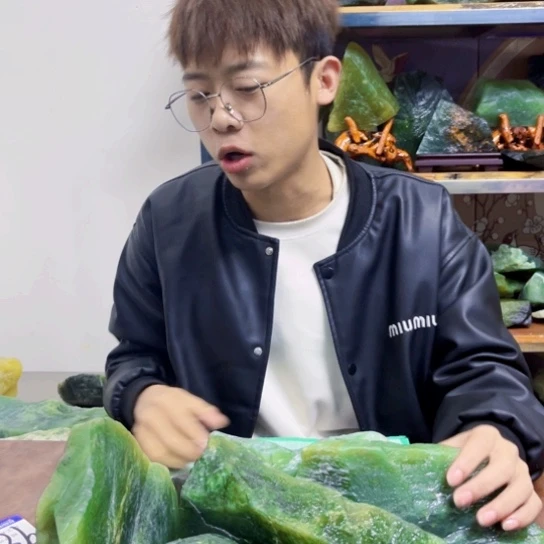 未镶嵌蛇纹石玉原石?****y