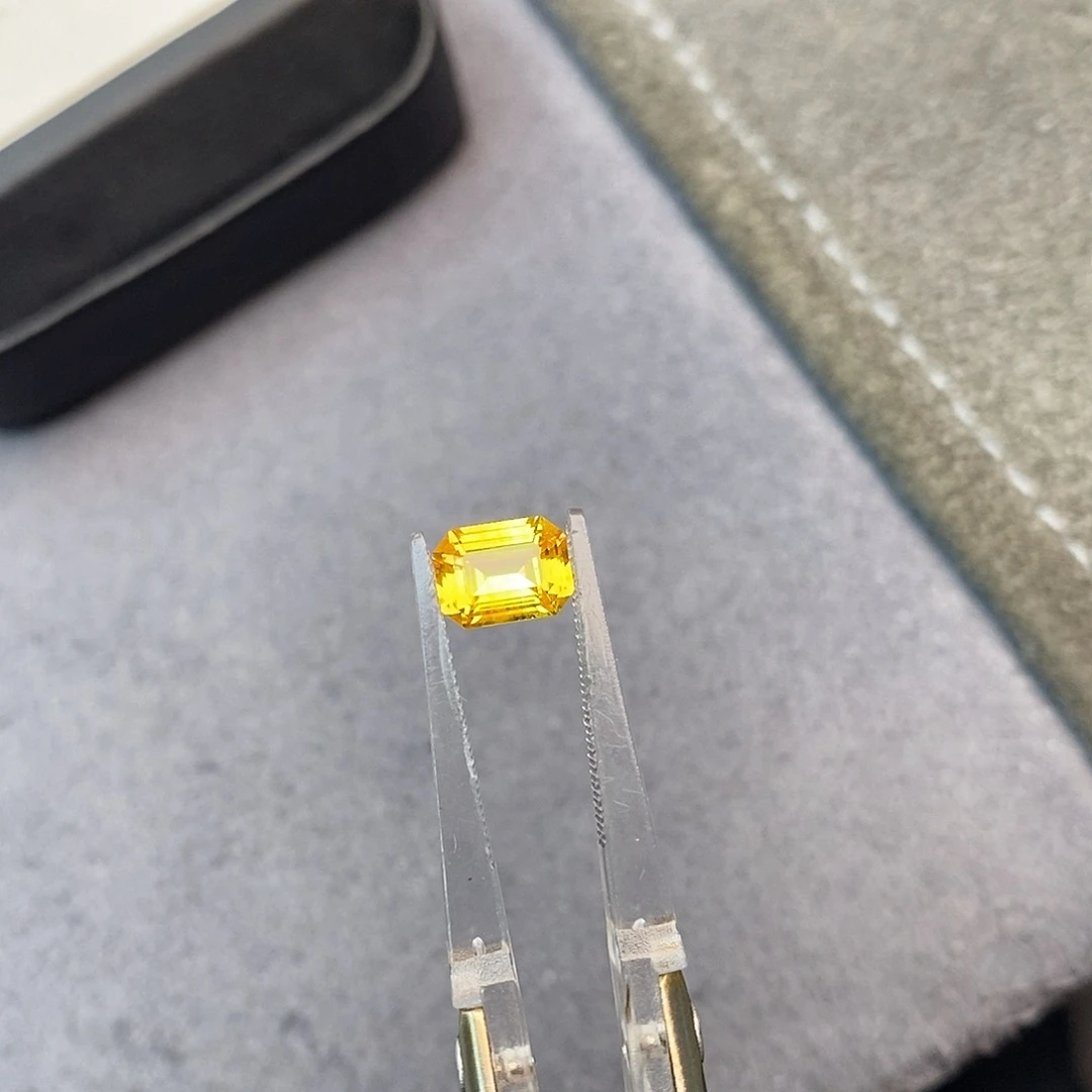 彩色蓝宝石裸石1.6ct 金丝雀