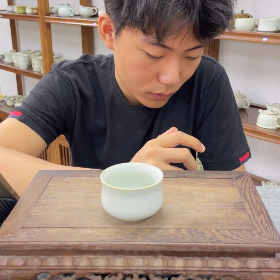 瓷片月白釉玉兰杯