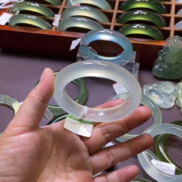 蛇纹石玉未镶嵌手镯52