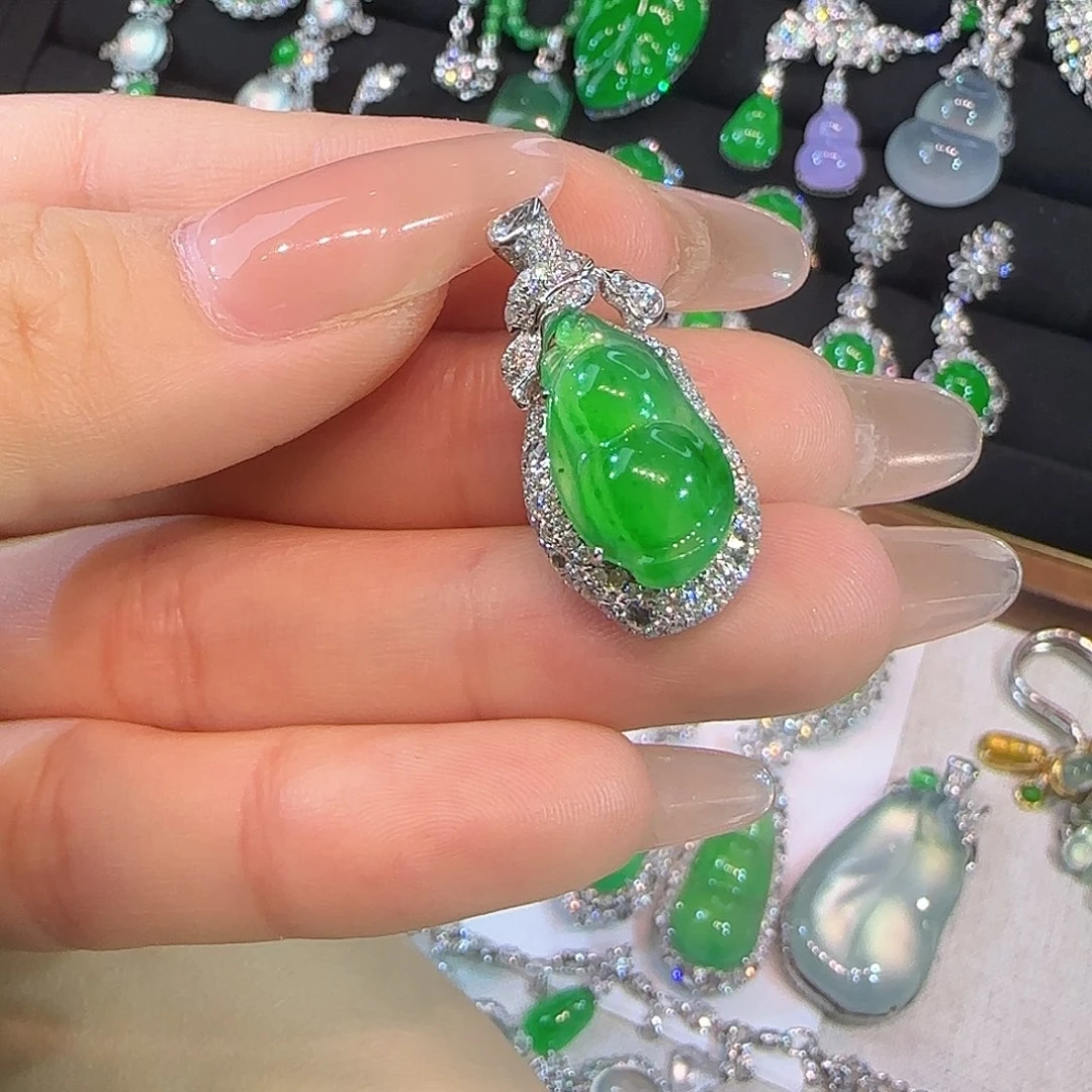 翡翠18K金镶嵌颈饰