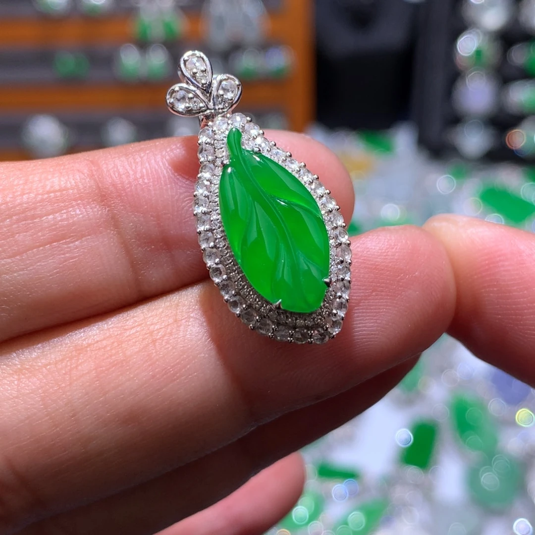 翡翠18K金镶嵌吊坠(赠链)