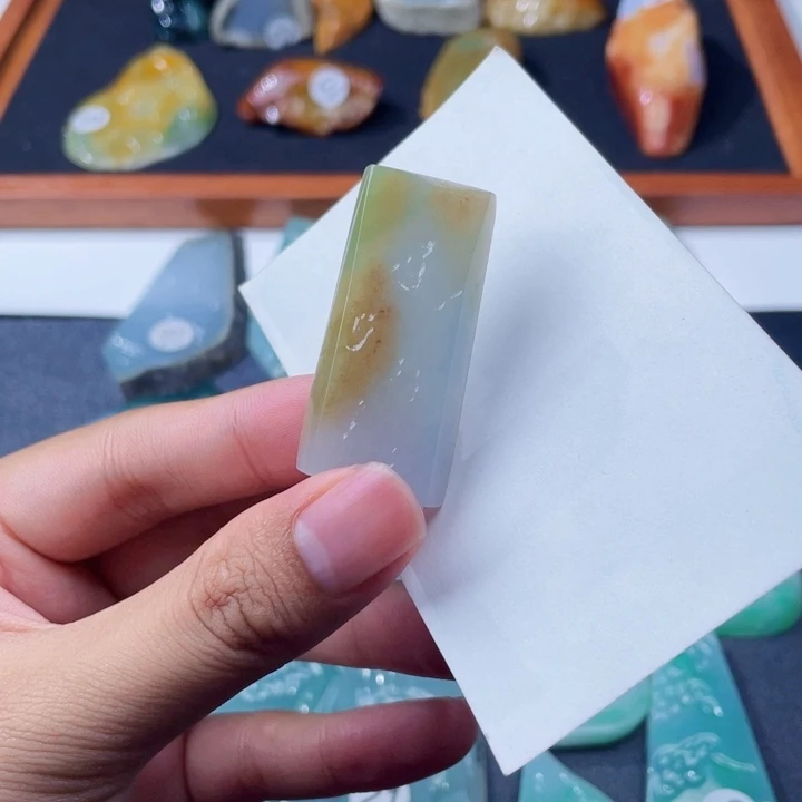 未镶嵌定制翡翠特色小牌子料