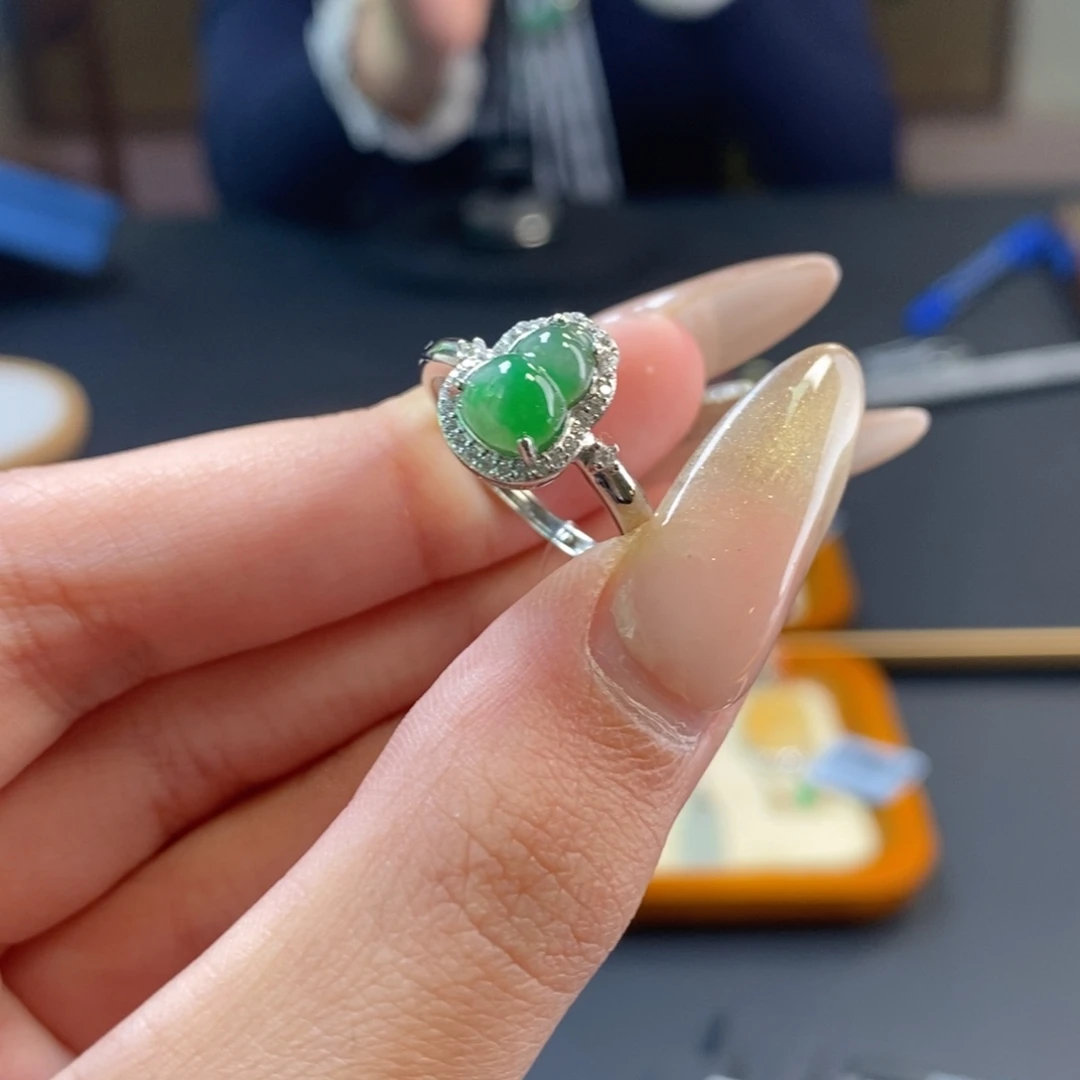 翡翠银S925镶嵌颈饰翡翠葫芦