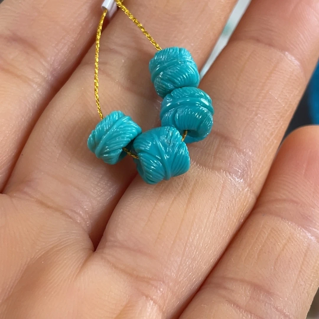 绿松石未镶嵌套链玉化羽毛珠