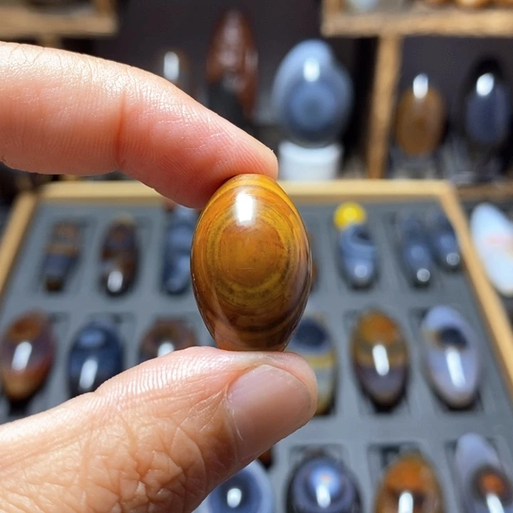 米***来玛瑙/玉髓未镶嵌珠宝半成品