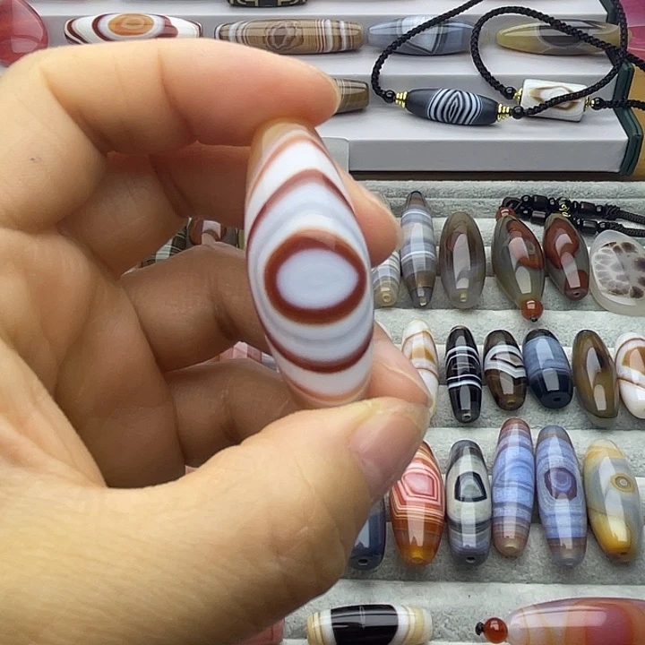 庞***眼查罗石未镶嵌颈饰天珠