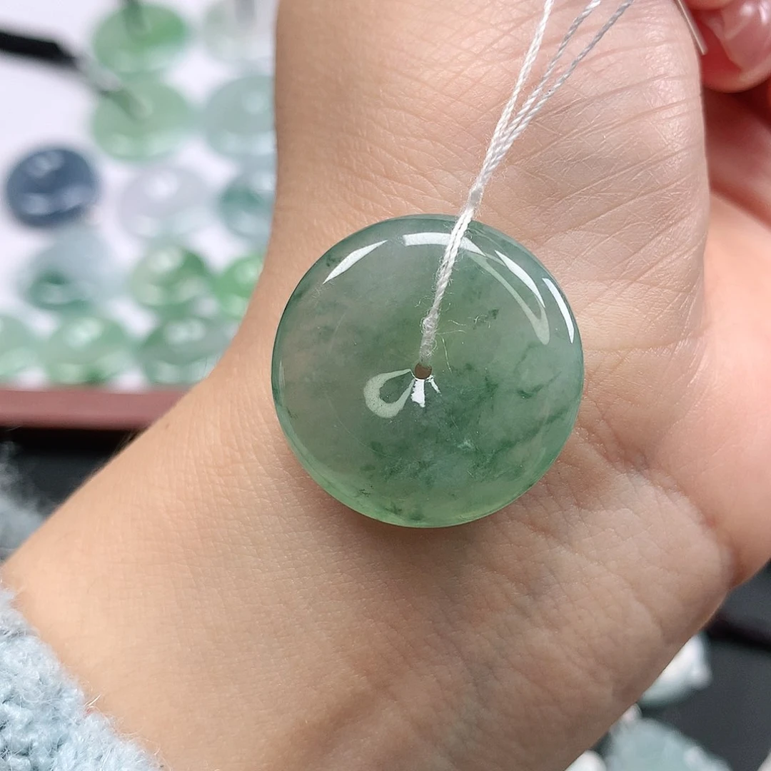 翡翠颈饰未镶嵌平安