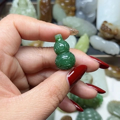 和田玉颈饰未镶嵌龍**人