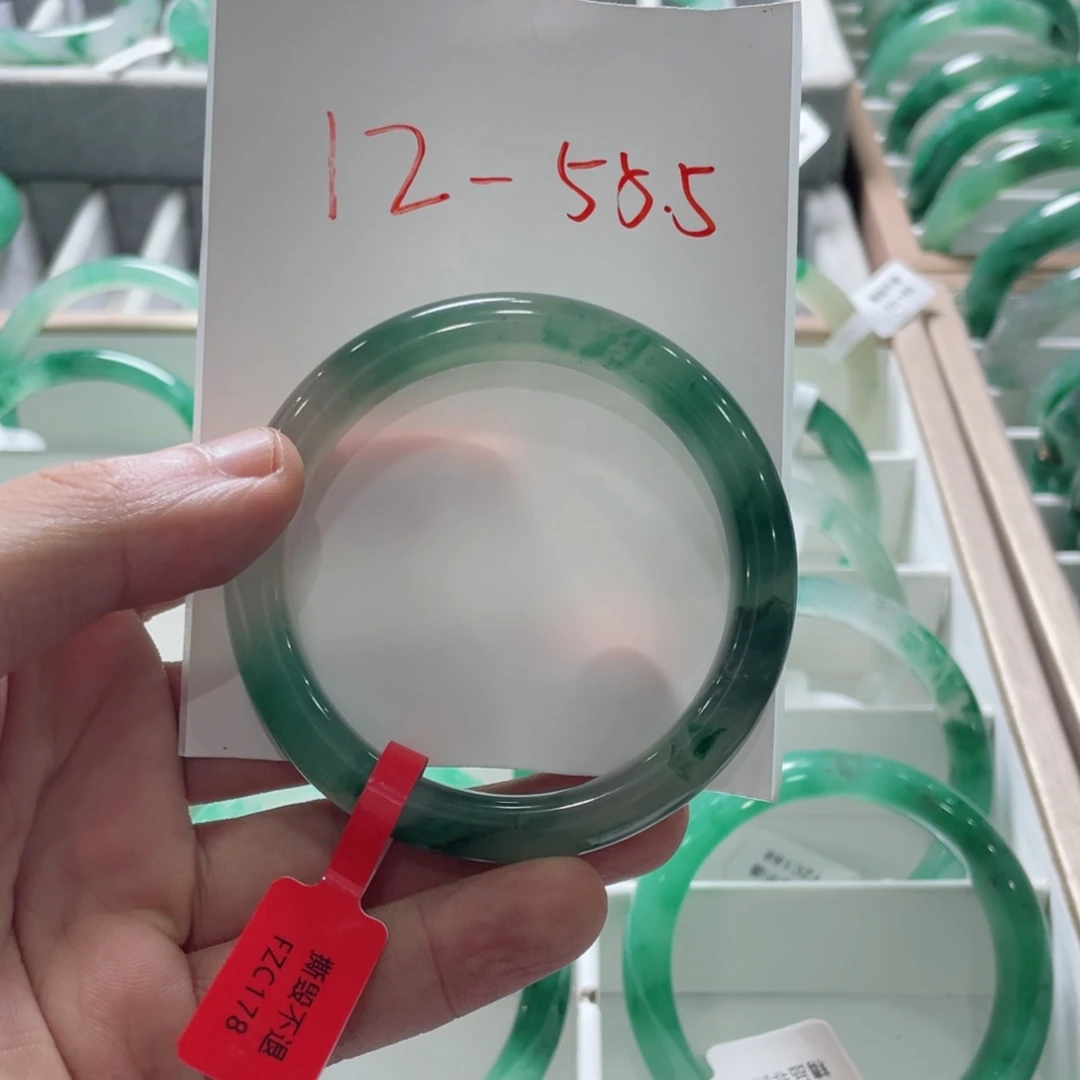 奶***冰未镶嵌手镯石英质玉（非洲翠）12-56