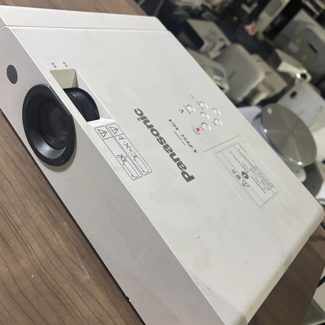 二手 新款松下投影仪 运费自理