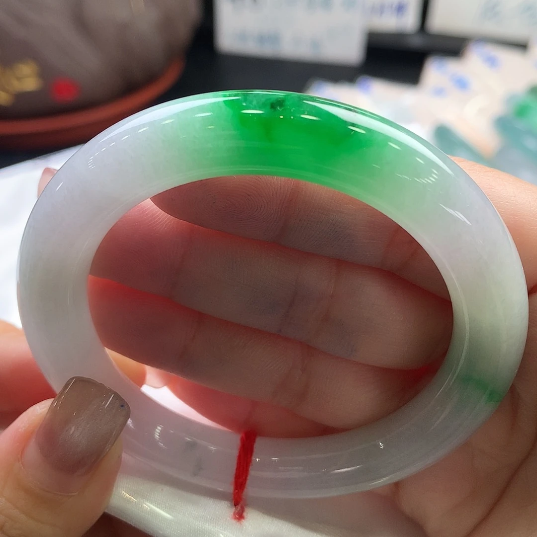 翡翠手镯（圆镯）未镶嵌53圆条