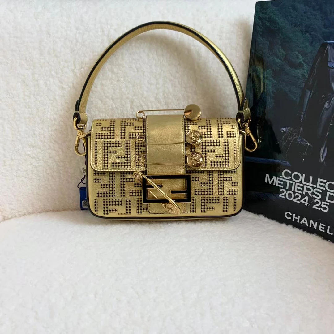 99新 FENDI/芬迪 壹臻/范思哲联名金色别针法棍包小号 56745312