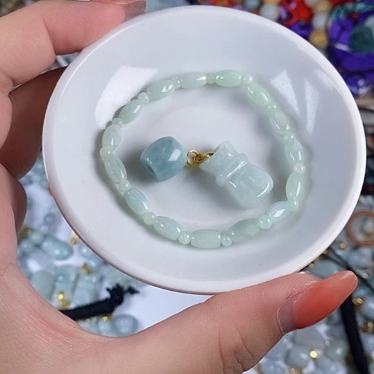 翡翠未镶嵌颈饰天然翡翠拍一发三