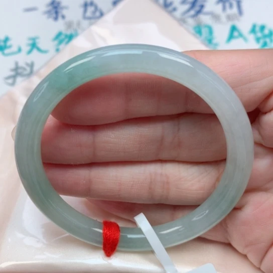 翡翠手镯未镶嵌54细圆条 绿底