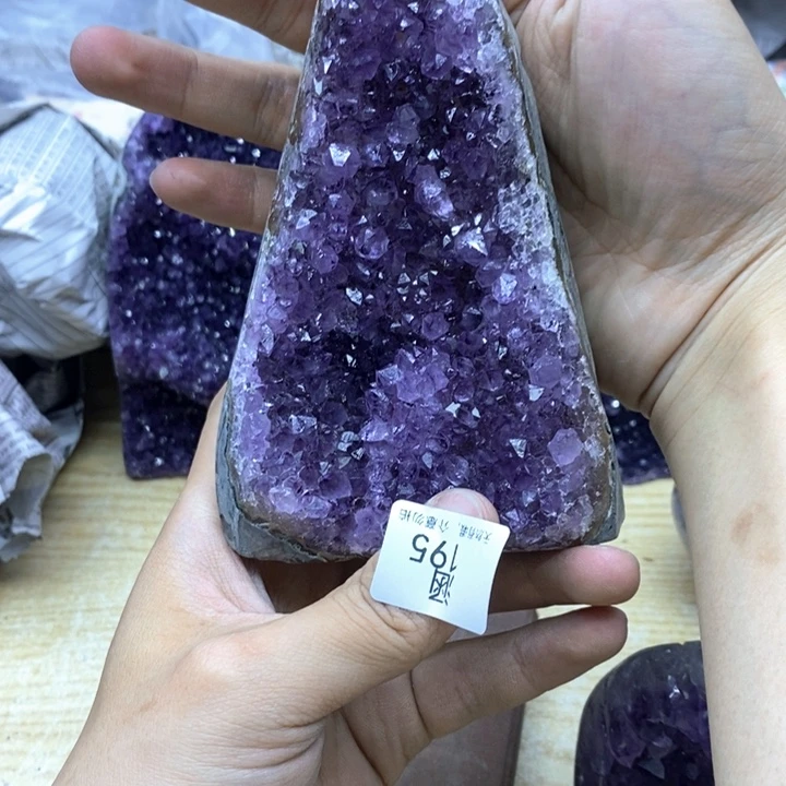 未镶嵌水晶大型摆件（非配饰）