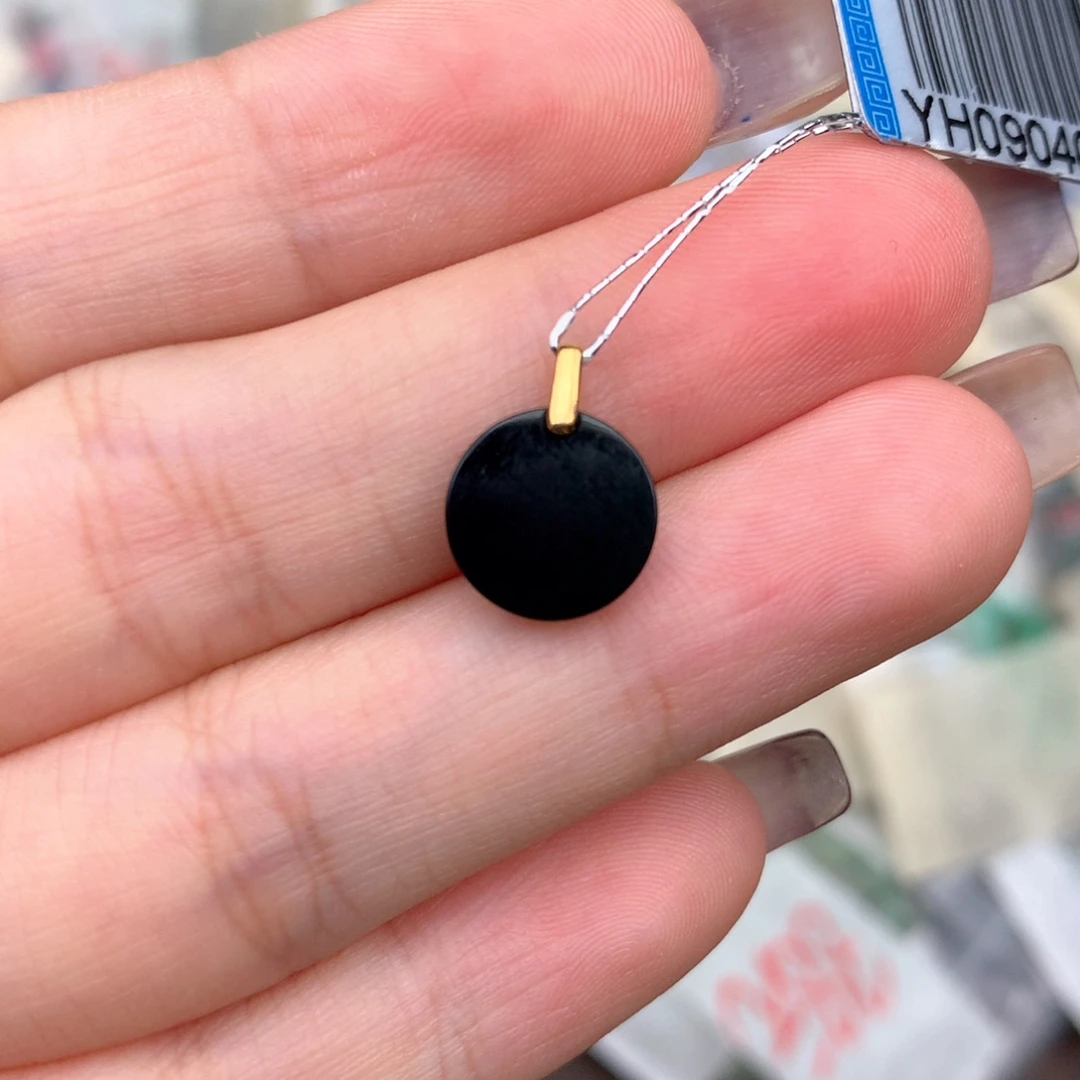 18K金镶嵌挂件翡翠