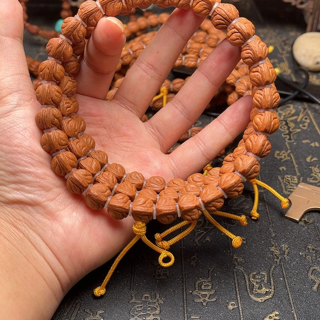 吊坠桃核玉龙手持