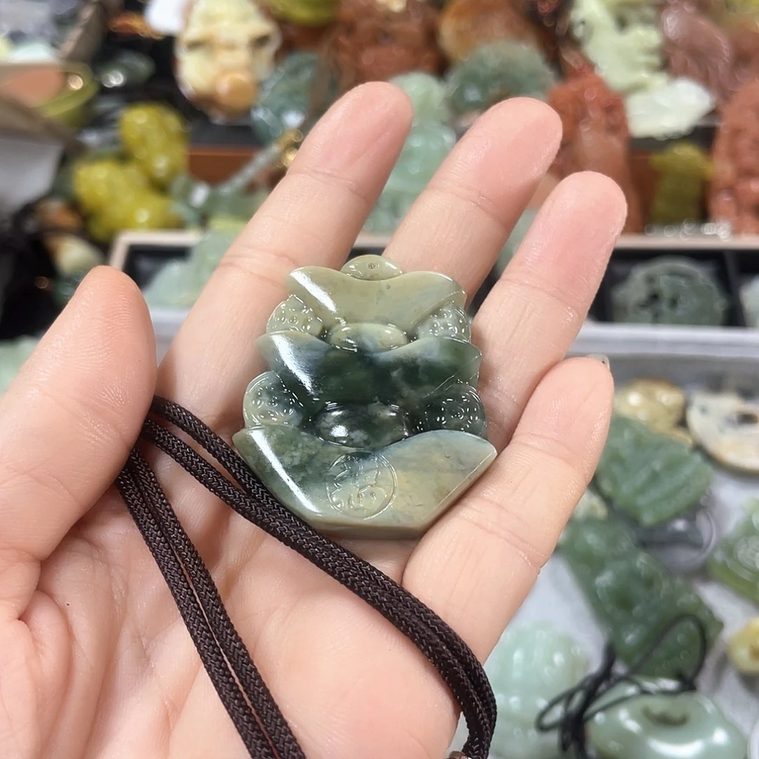 蛇纹石玉颈饰未镶嵌