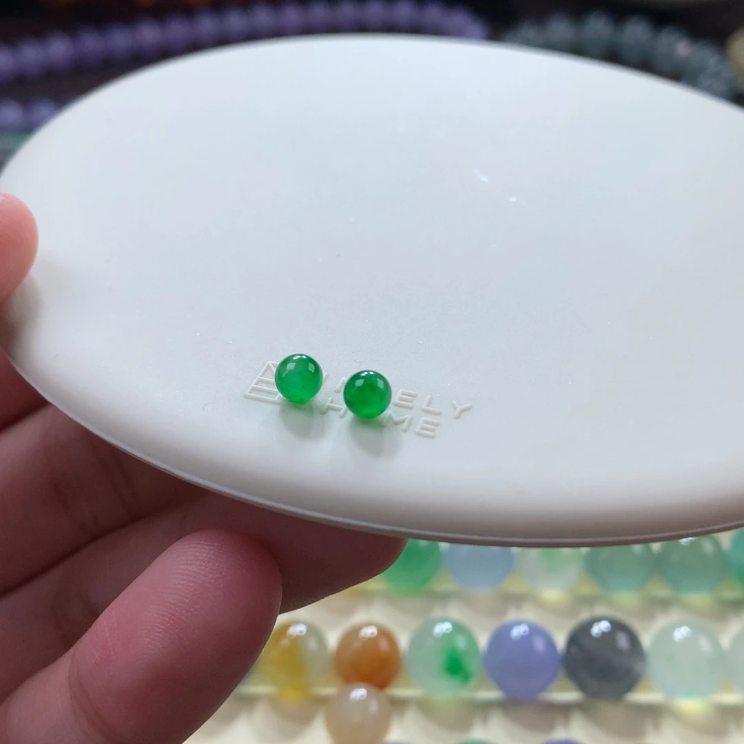 翡翠手链未镶嵌卡4.3一对高冰艳绿单珠