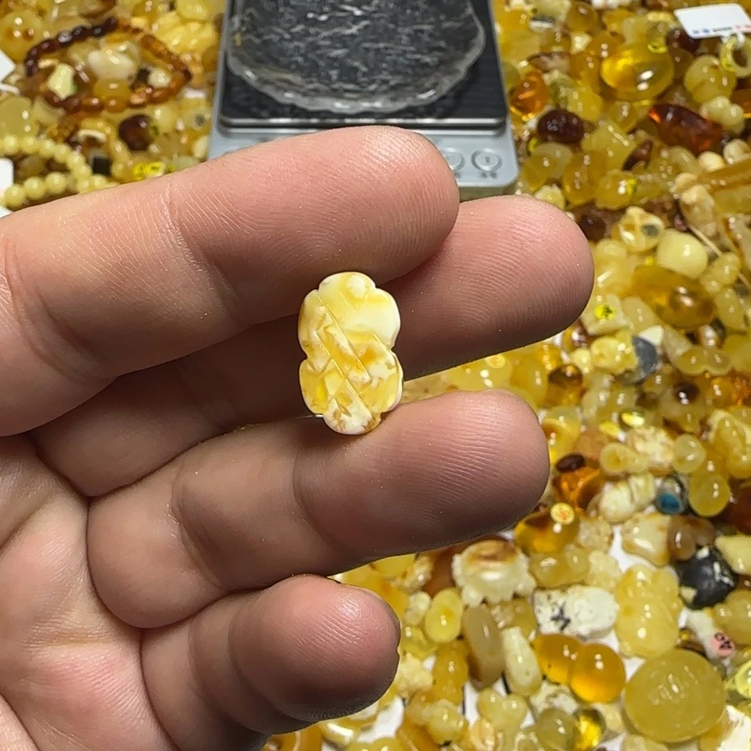 雾***雾琥珀未镶嵌裸石0.5了