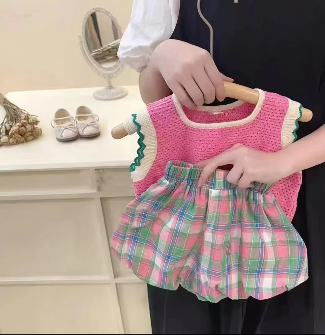 粉色针织背心花苞短裤两件套（以直播展示为准）