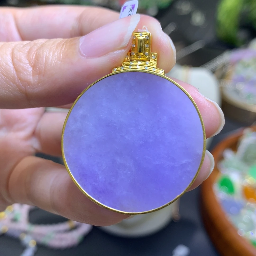 颈饰18K金镶嵌翡翠