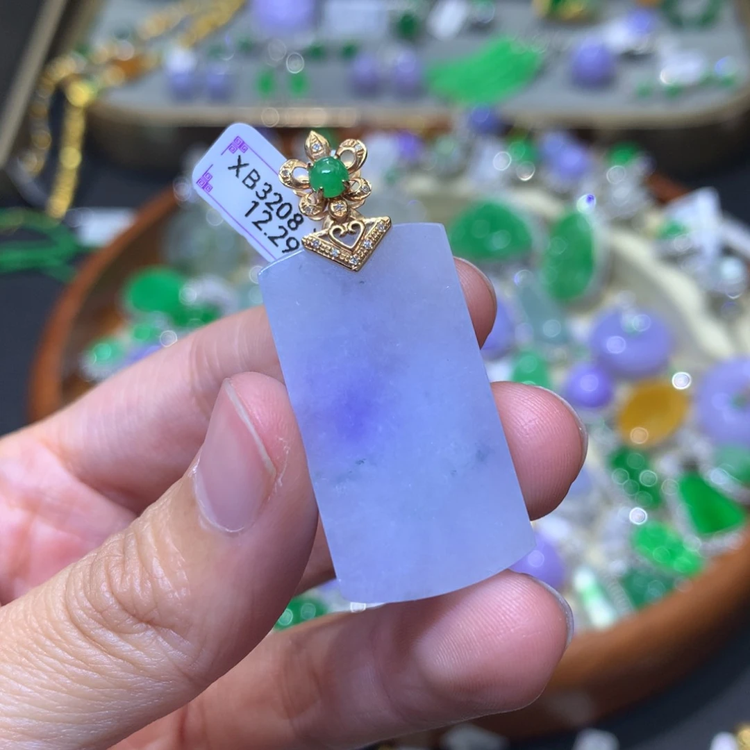 颈饰18K金镶嵌翡翠