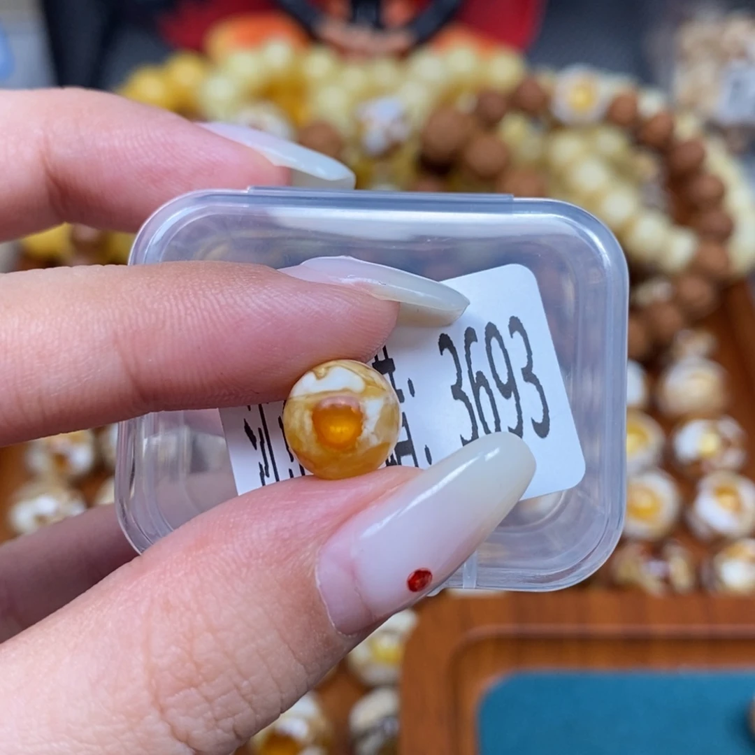 蜜蜡未镶嵌珠宝奇石3693