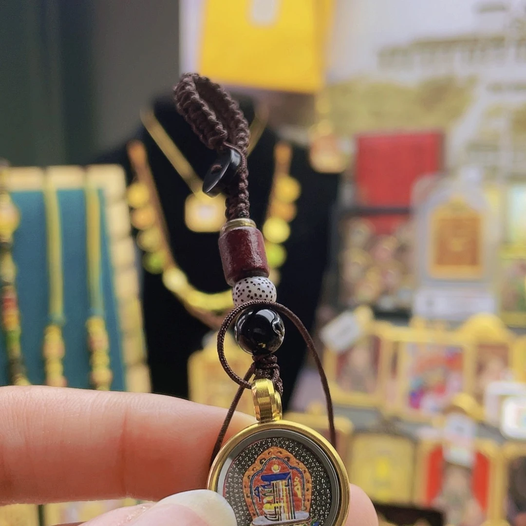 吊坠唐卡等多种形式进行的艺术