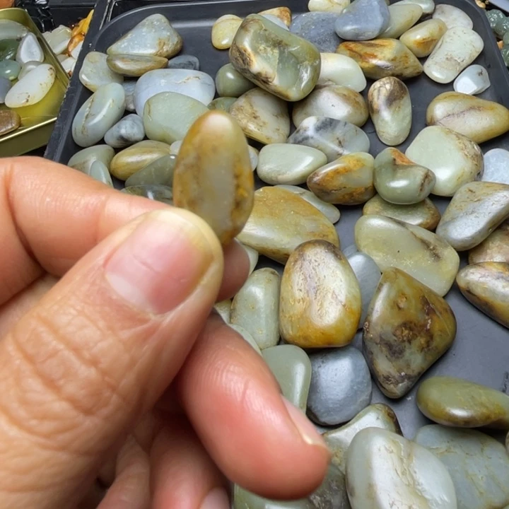 水***华和田玉未镶嵌珠宝半成品