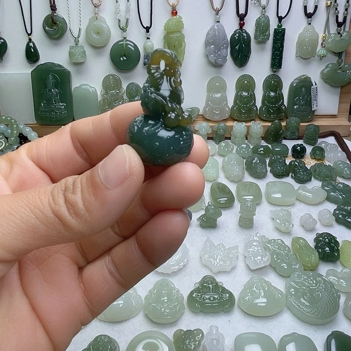 y***z和田玉未镶嵌颈饰