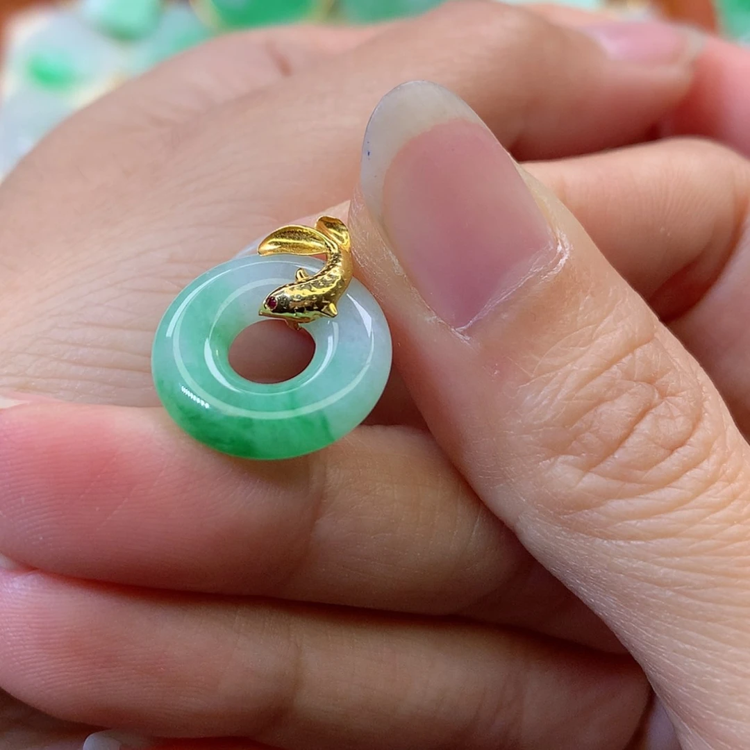 【闪购商品】吊坠(赠链)18K金镶嵌翡翠