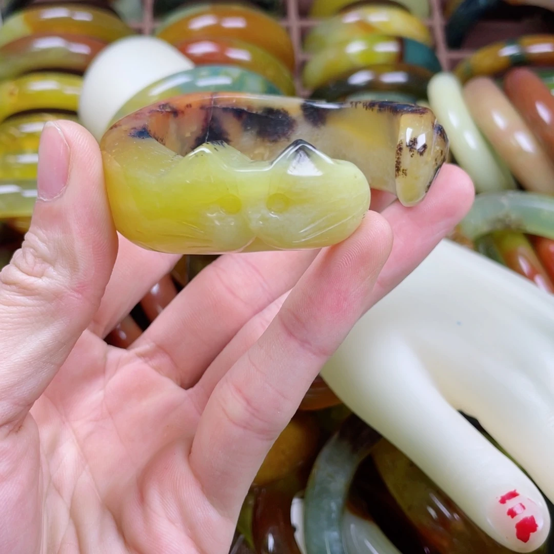 蛇纹石玉未镶嵌手镯