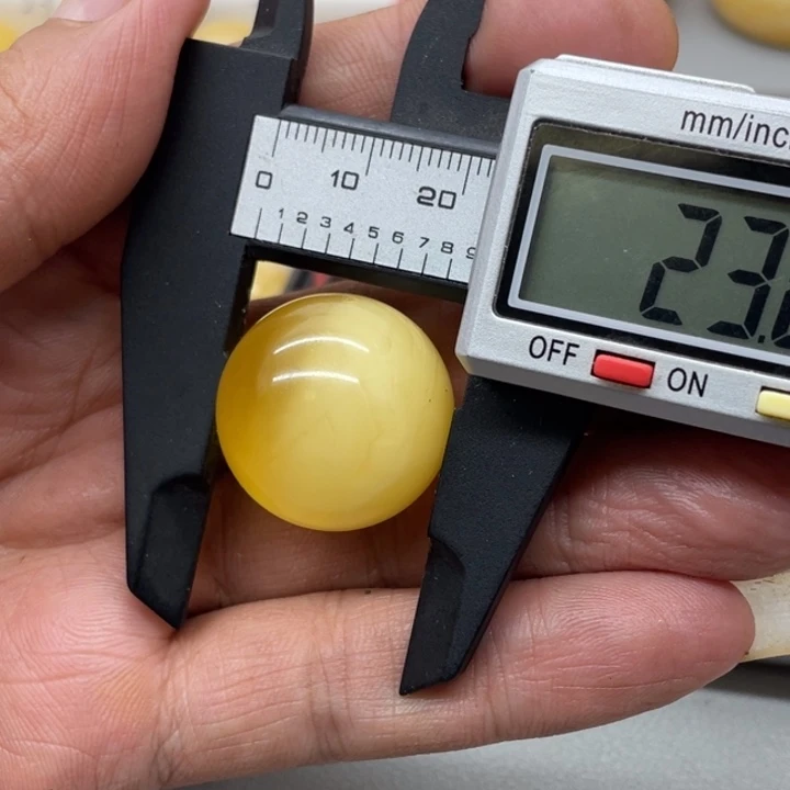 未镶嵌琥珀裸石珠子