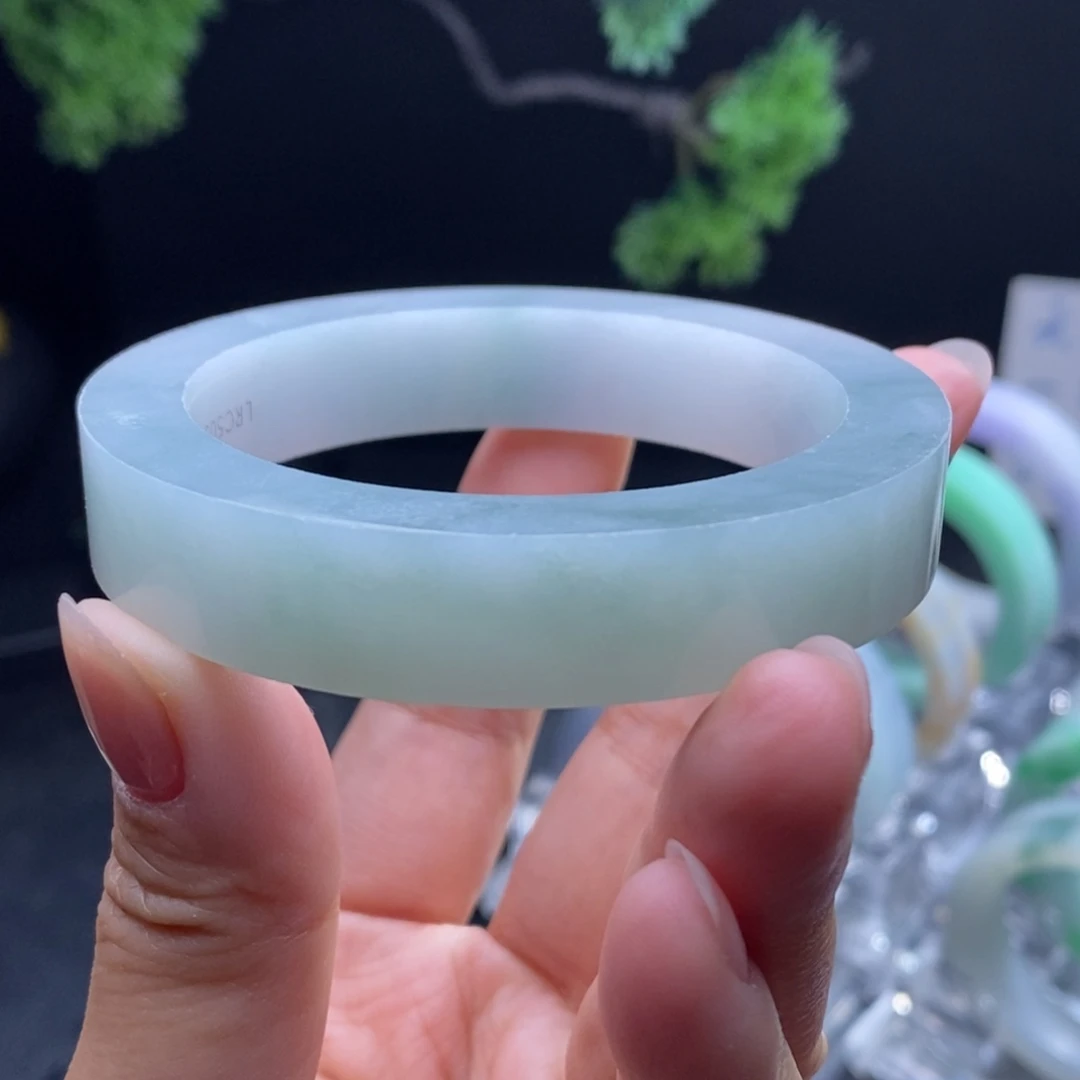 定制翡翠未镶嵌翡翠手镯