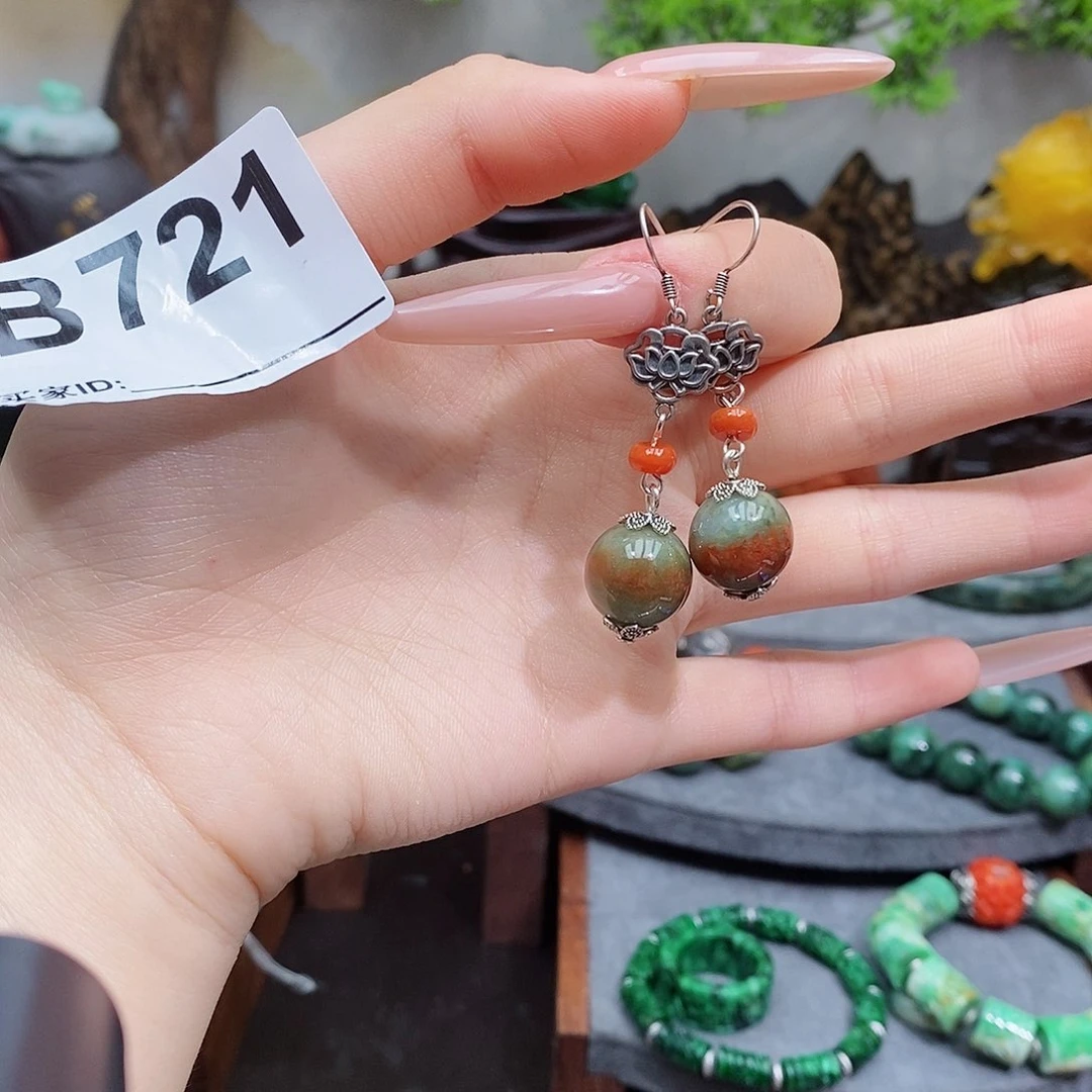 翡翠耳饰未镶嵌漂亮美眉