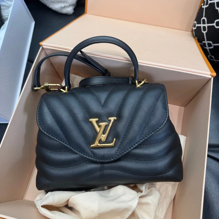 99新 LouisVuitton/路易威登 holdme 23年款扇子包/ss3452