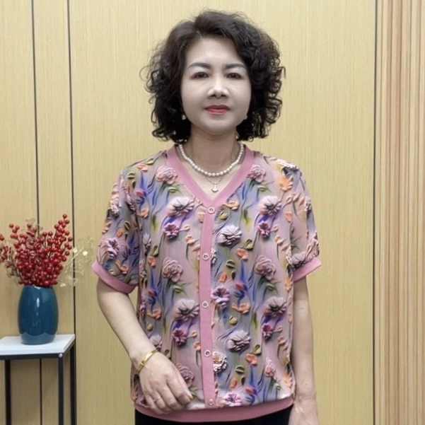 2025夏季短袖时尚女士洋气减龄新款中老年宽松薄款气质显瘦妈妈装
