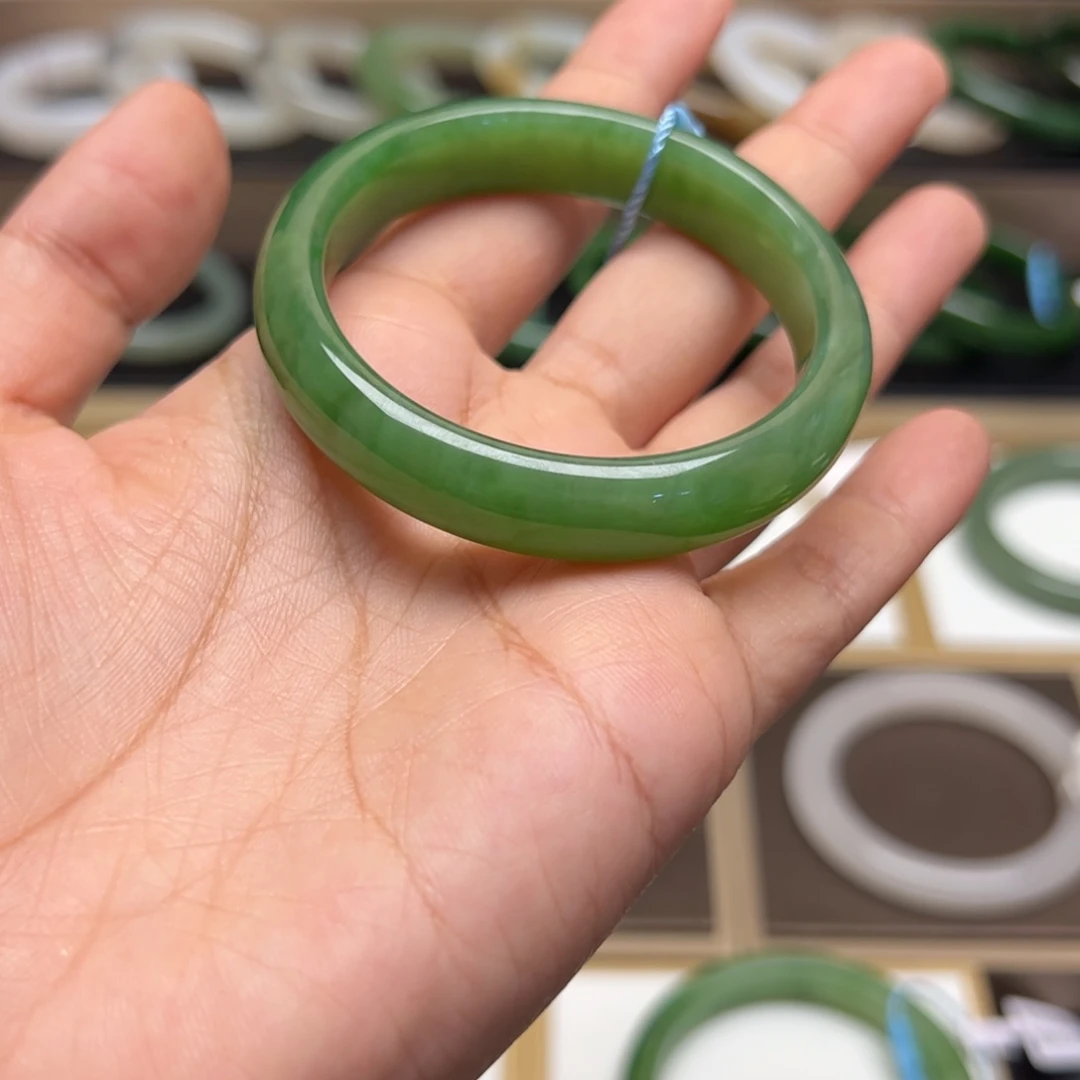 和田玉（碧玉）手镯未镶嵌娟