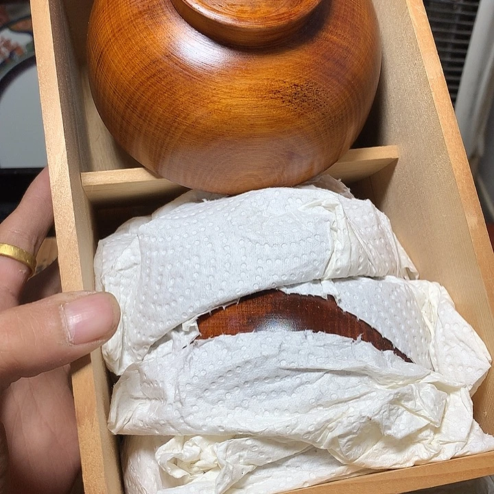 瓷片射手和狮子会一起在一家店